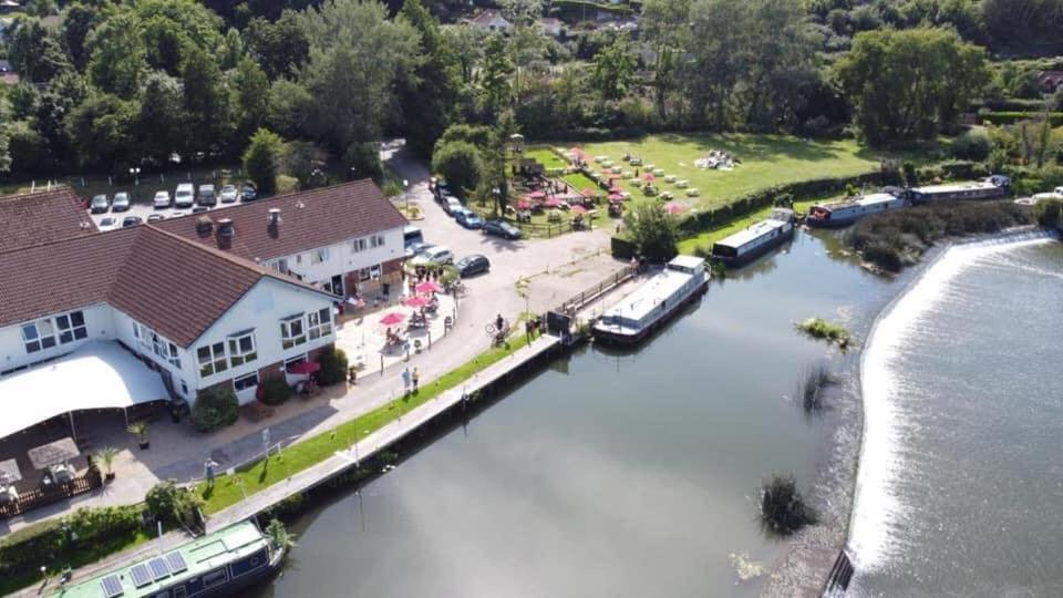 The Riverside Inn Saltford Esterno foto