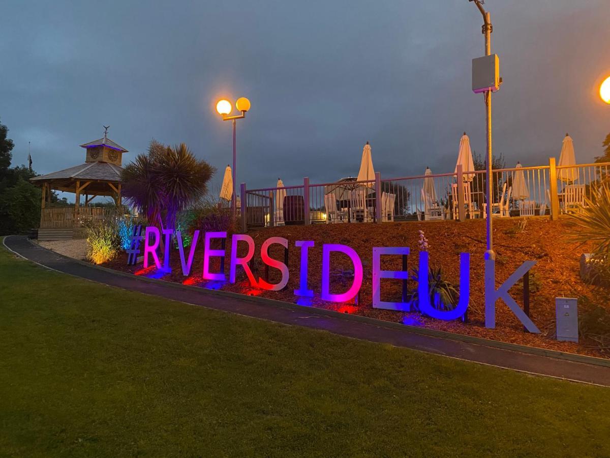 The Riverside Inn Saltford Esterno foto