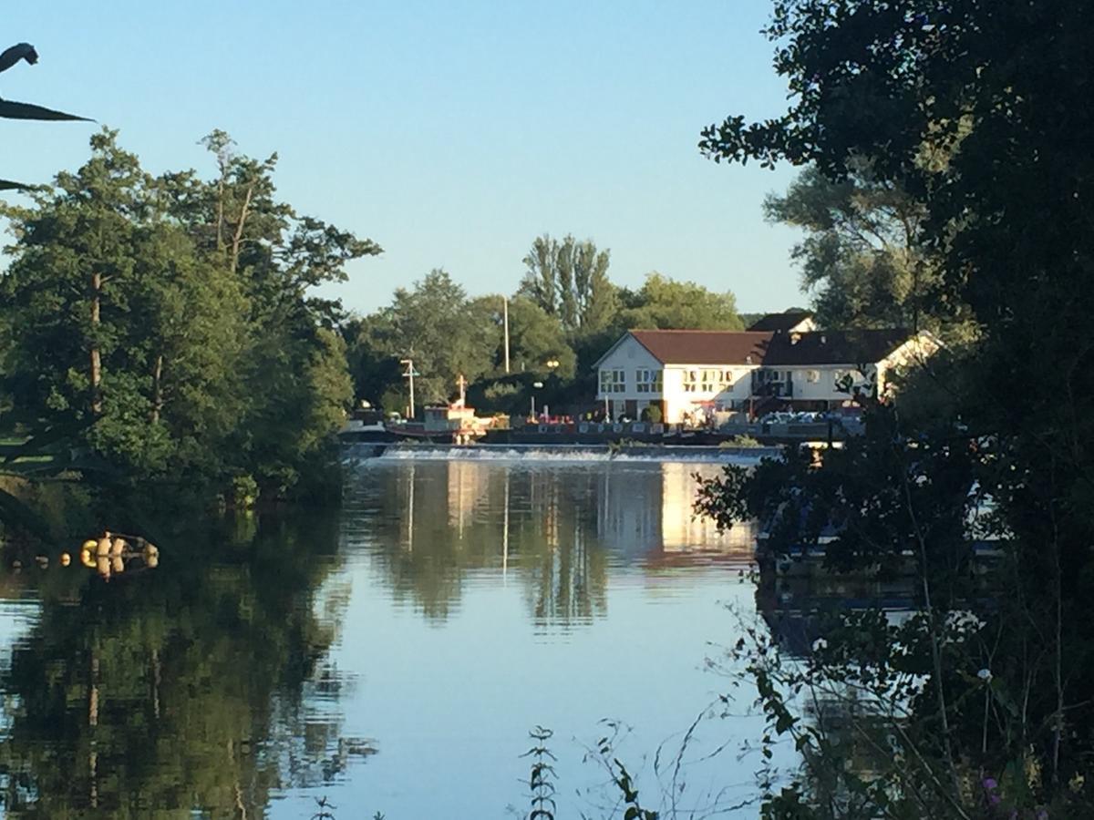 The Riverside Inn Saltford Esterno foto
