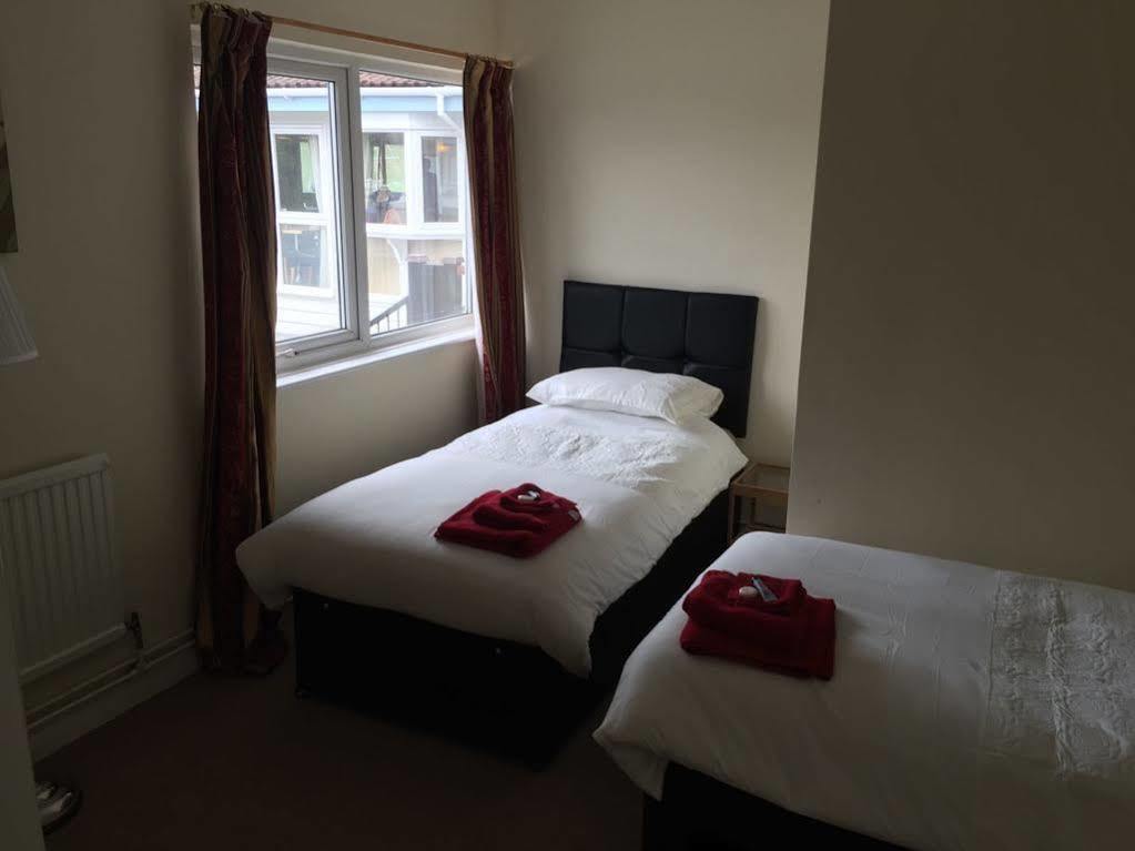The Riverside Inn Saltford Esterno foto