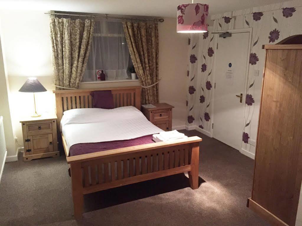 The Riverside Inn Saltford Esterno foto